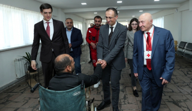 «Այս կենտրոնը մեր հարգանքի և երախտագիտության խորհրդանիշն է ավագ սերնդի ներկայացուցիչներին»․ Արսեն Թորոսյանն այցելել է Գյումրու շուրջօրյա խնամքի կենտրոն