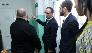 Արսեն Թորոսյանն այցելել է «Երևանի երեխայի և ընտանիքի աջակցության կենտրոն»