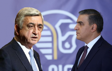 Կարծում եմ՝ Արման Թաթոյանը ճիշտ կանի պարոն Սարգսյանին iPad նվիրի, իսկ Աշոտյանն էլ դրա կարգավորումները տեղը բերի և Սարգսյանին համատեղ ջանքերով ուղեկցեն բանավեճի․ Ալեքսանյան