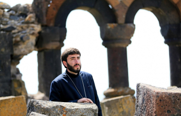 Ուրիշի համար փոս փորողն ինքը կընկնի նրա մեջ. Տեր Արամը՝ եպիսկոպոսաց հայտարարության մասին