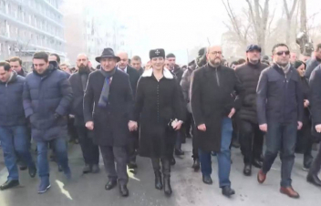 Ուխտերթ վարչապետի գլխավորությամբ. մասնակցում են մեծաթիվ մարդիկ. ուղիղ