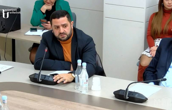 Եկեղեցու մուտքի մոտ կոֆեի ապարատ են դրած եղել․ Դավիթ Դանիելյան