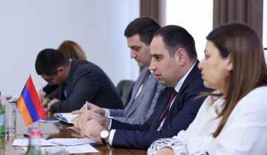 Կարևորել ենք հունիսից Երևան - Լոնդոն ուղիղ չվերթների մեկնարկը. Դավիթ Խուդաթյանն ընդունել է ՄԹ դեսպանին