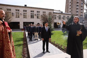 ԱԺ այգում տեղի է ունեցել Կոզեռնի հանգստարանի ննջեցյալների և հոկտեմբերի 27-ի ոճրագործության զոհերի հիշատակին նվիրված հոգեհանգստյան կարգ