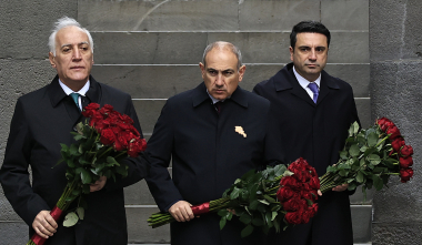 Փաշինյանն ու բարձրաստիճան այլ պաշտոնյաներ հարգանքի տուրք մատուցեցին Հայոց ցեղասպանության զոհերի հիշատակին  