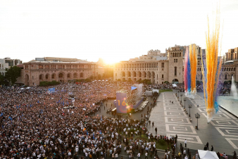 ՔՊ մեծ հանրահավաքը Հանրապետության լեփ-լեցուն հրապարակում․ լուսանկարներ