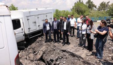 ՏԿԵ նախարարն այցելել է Երևան-Սևան ավտոճանապարհի՝ Չարենցավանի հատված, որտեղ կայծակի հարվածից կամուրջ էր փլուզվել