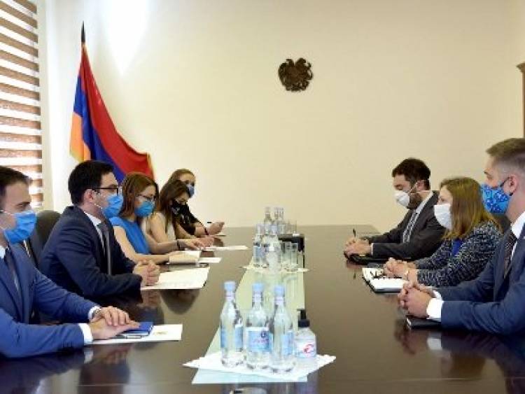 Ռուստամ Բադասյանն հանդիպել է  ԱՄՆ դեսպանի հետ 