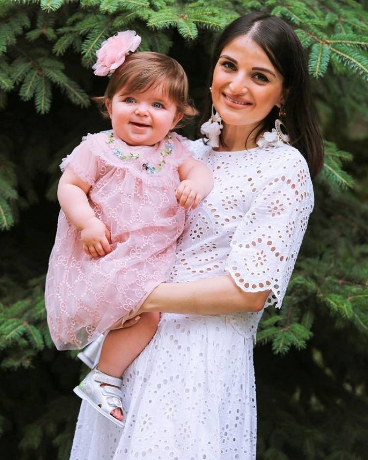 «Կա մեկն, ում ձեռքերում գտնվում է իմ սիրտը»․ Սիլվա Հակոբյանի ու դստեր ջերմ լուսանկարը