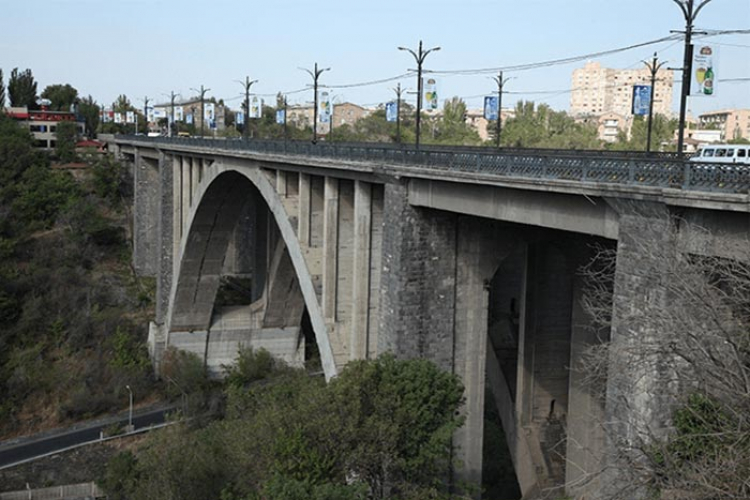 27-ամյա երիտասարդը ցած է նետվել Կիևյան կամրջից 
