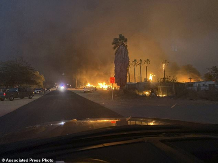 Կալիֆոռնիայի հարավում հրդեհի հետևանքով 40 տուն է այրվել, տարհանվել են տասնյակ մարդիկ (լուսանկարներ)