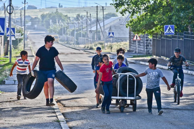 Գյուղի բոլոր անիվները`առաջնագիծ