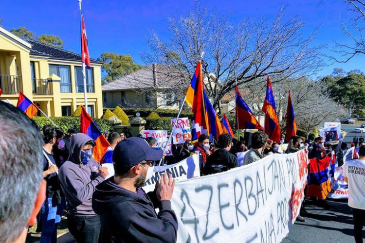 Վանկուվերում հայերը բողոքի ցույց են կազմակերպել ընդդեմ Ադրբեջանի ագրեսիայի