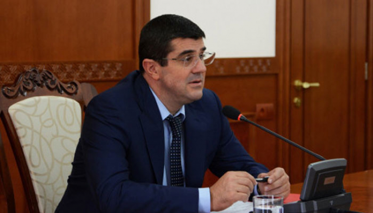 Արայիկ Հարությունյանը խիստ նկատողություն է տվել 2 նախարաների