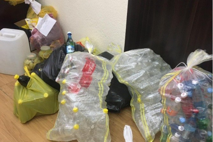 50-ամյա Աշոտ Հովսեփյանի տանը հայտնաբերվել է մոտ 200 լիտր անհայտ ծագման օղի. ոստիկանությունը տեսանյութ է հրապարակել