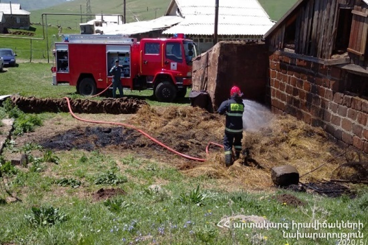 Կոշ գյուղում այրվել է անասնակեր