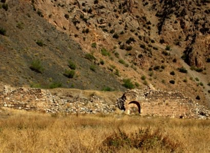 Վանում երեխա չունեցող քուրդ զույգերը ուխտի են գնում հայկական եկեղեցի եւ մատաղ անում