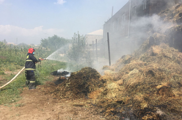 Խոշոր հրդեհ՝ Ակնաշեն գյուղում. այրվել է 350 հակ անասնակեր. կրակի տարածումը կանխվել է