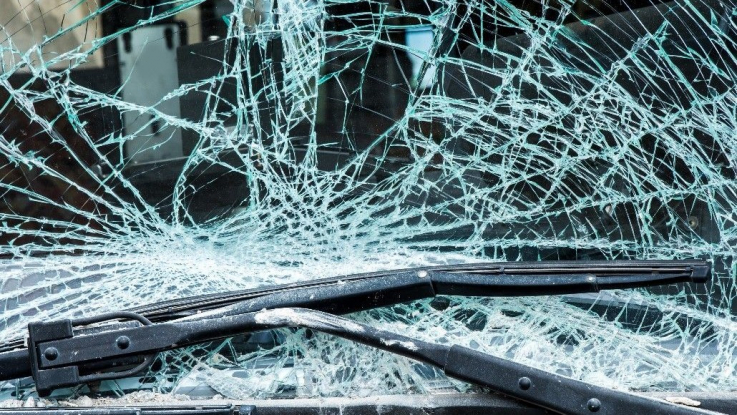 Երևան-Մեղրի ճանապարհին վթարի հետեւանքով մեքենան բախվել է վաճառքի կետին․ վաճառողը մահացել է