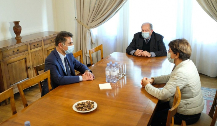 ՀՀ նախագահը հանդիպել է Ֆրանսիայի հայկական կազմակերպությունների ղեկավարների հետ
