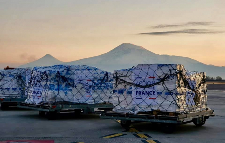 Ֆրանսիայից կառավարական հումանիտար ուղեբեռով առաջին ինքնաթիռը հասավ Երևան