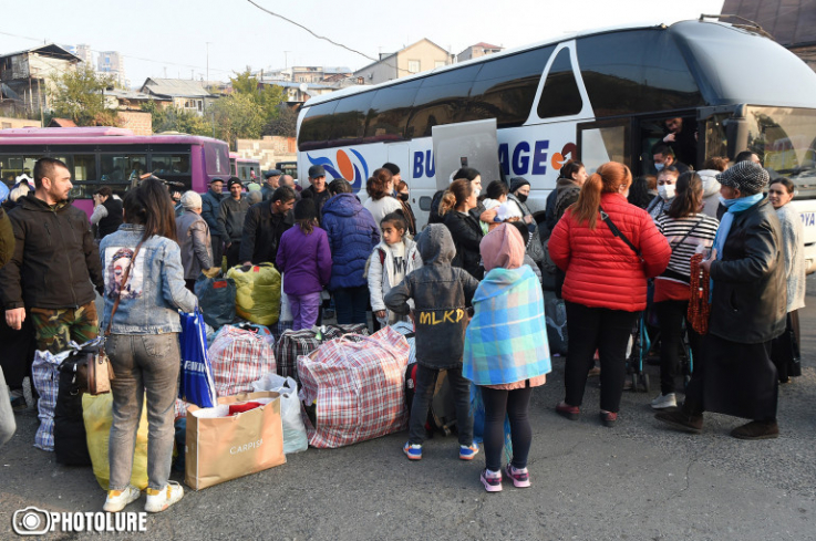 Ռուս խաղաղապահների ուղեկցությամբ Հայաստանից Ղարաբաղ է վերադարձել շուրջ 1250 փախստական