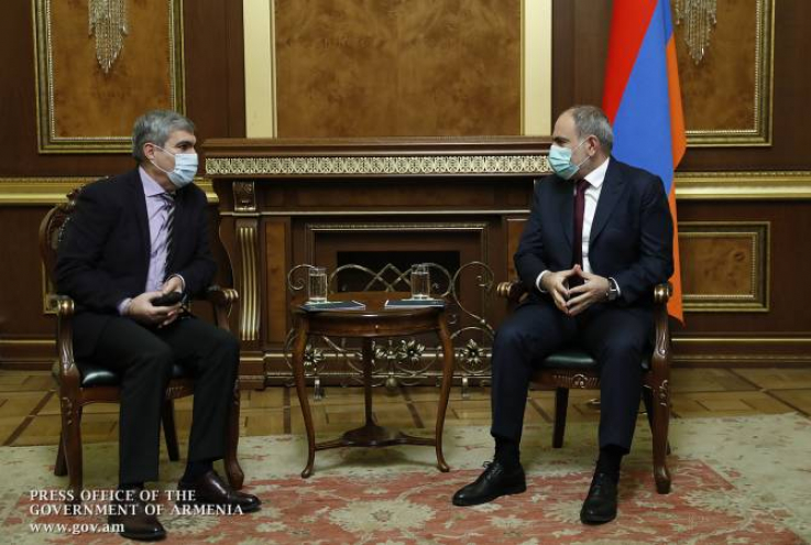 Փաշինյանն Արամ Սարգսյանի և Գուրգեն Արսենյանի հետ քննարկել է արտահերթ ընտրությունների անցկացմանը վերաբերող հարցեր