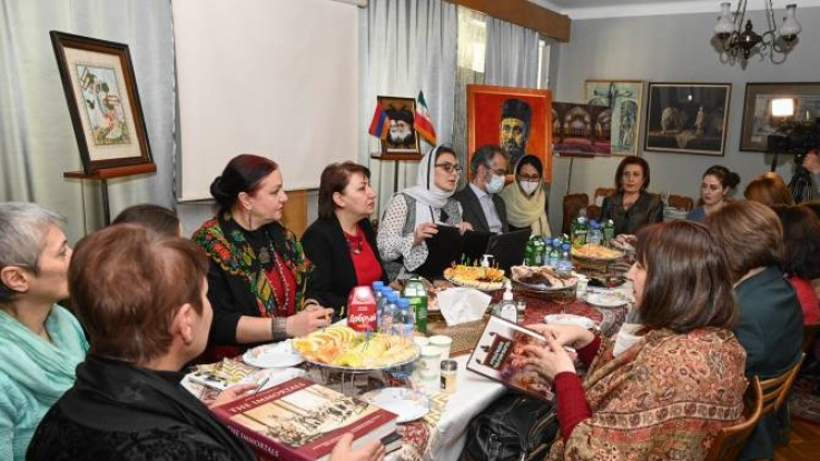 Կլոր սեղանի շրջանակում ներկայացվեցին իրանցի և հայ կանանց գիտամշակութային ոլորտի ձեռքբերումները