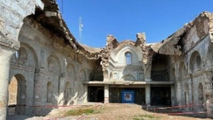Հռոմի պապն այցելել է Մոսուլում փլուզված հայկական եկեղեցի