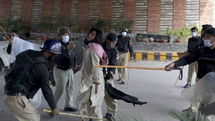 Պակիստանում չորս մարդ է զոհվել ոստիկանության հետ ընդհարումների հետեւանով
