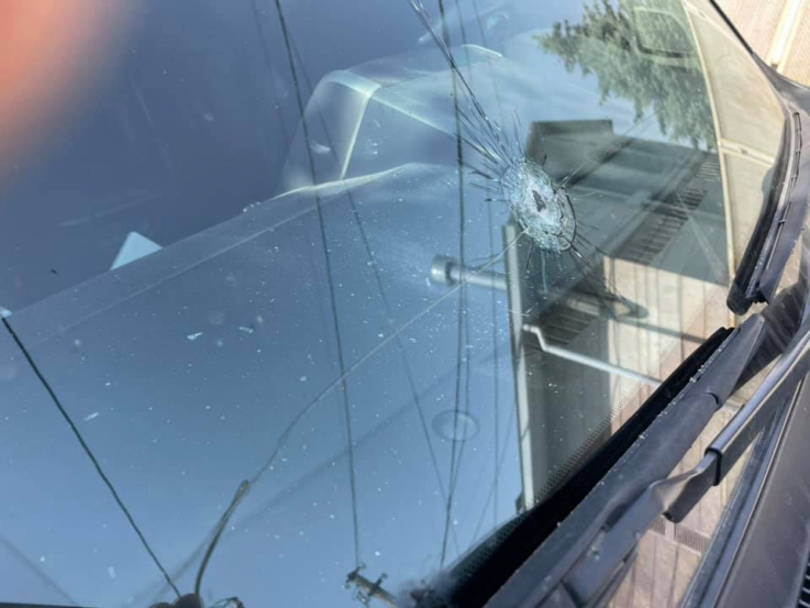 Դեռևս չպարզված հրազենով կրակոց է արձակվել Արման Բաբաջանյանի «Տոյոտա» մակնիշի ավտոմեքենայի դիմապակուն, կատարվում է քննություն․ Ոստիկանություն