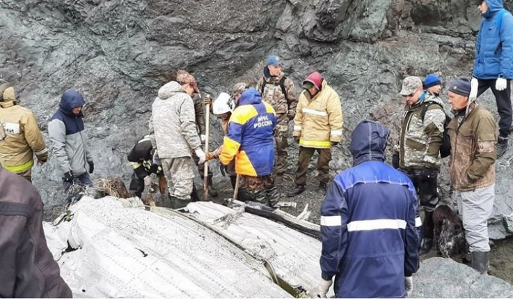 Ծովից դուրս են բերվում կործանված Ան-26 օդանավի ուղևորների մարմինները