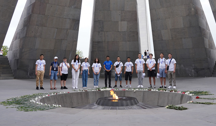 «Քայլ դեպի տուն» ծրագրի մասնակիցներն այցելել են Հայոց ցեղասպանության զոհերի հուշահամալիր, Խոր Վիրապ, Մատենադարան և այլ վայրեր