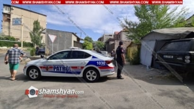 Երևանում 23-ամյա վարորդը Range Rover-ով մխրճվել է երկաթե ավտոտնակի մեջ