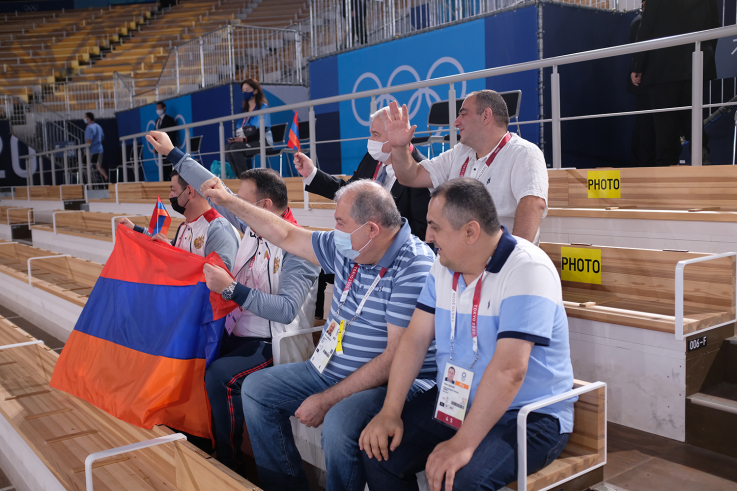 Նախագահ Արմեն Սարգսյանը Տոկիոյի օլիմպիական մարզադաշտում հետևել է մարմնամարզիկ Արթուր Դավթյանի մրցելույթին (լուսանկարներ)