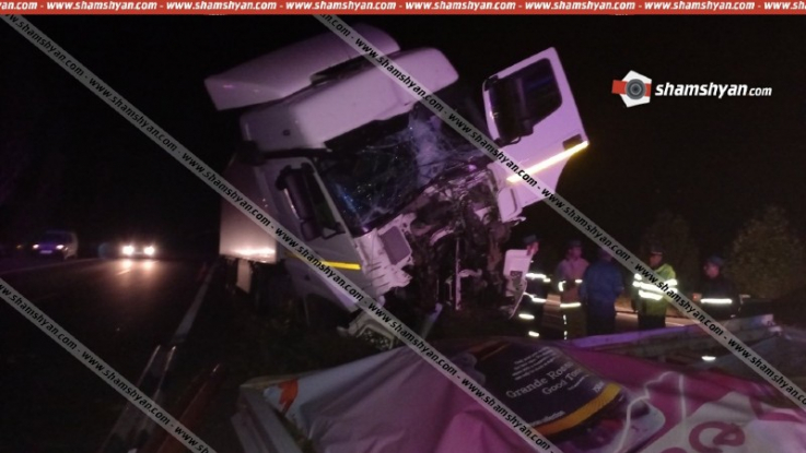 Խոշոր ավտովթար Կոտայքի մարզում․ 66-ամյա վարորդը КАМАЗ-ով բախվել է արգելապատնեշին, ապա տապալել գովազդային երկաթյա վահանակը
