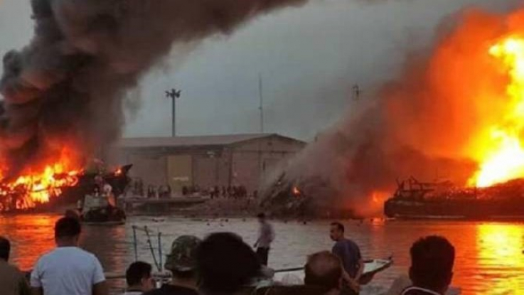 Հրդեհի հետեւանքով հինգ առեւտրական նավ է այրվել Իրանի Գանավե նավահանգստում