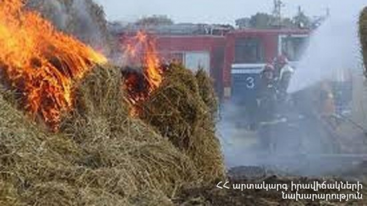 Զորավան գյուղում անասնակեր է այրվում 