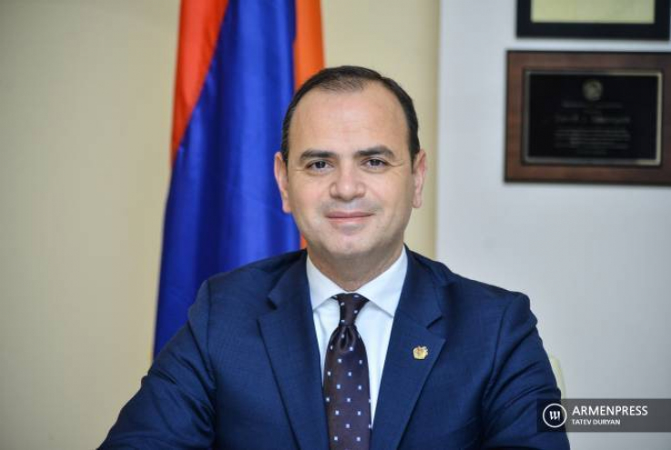 Զարեհ Սինանյանը գնում է արձակուրդ