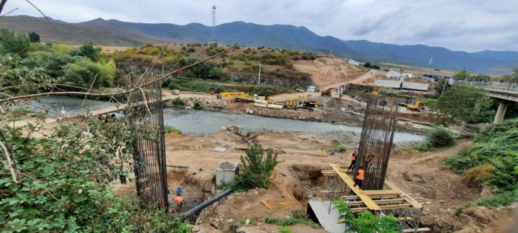 Սադախլո-Բագրատաշեն անցման կետի տարածքում նոր կամրջի շինարարության աշխատանքներն ակտիվ ընթացքի մեջ են