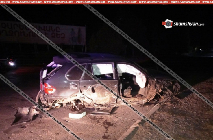 20-ամյա վարորդը BMW X5-ով բախվել է մայթեզրի քարերին, ապա ծառին. կան վիրավորներ