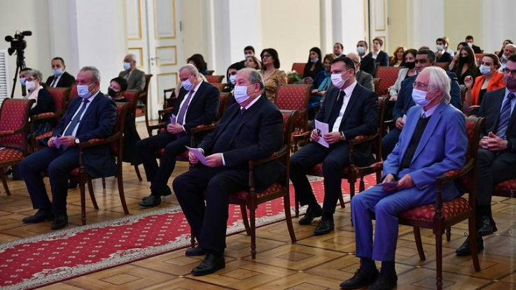 «Կոմիտաս» գիտաժողով-փառատոնի շրջանակում նախագահական նստավայրում տեղի է ունեցել դաշնակահարուհի Դիանա Սահակյանի համերգը