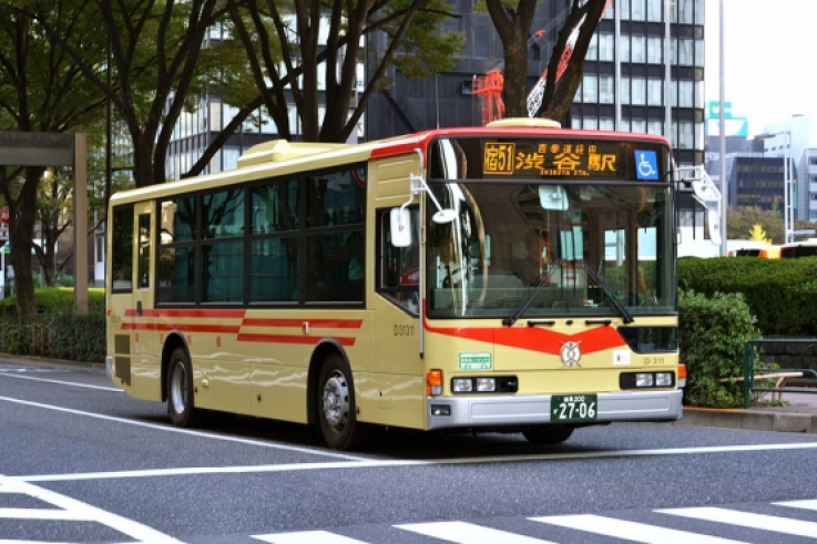 Japan bus. Городской автобус Токио. Автовокзал Токио. Что такое автовокзал в Японии. Междугородний автобус в Японии.