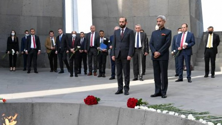 Հնդկաստանի ԱԳ նախարարը հարգանքի տուրք է մատուցել Հայոց ցեղասպանության զոհերի հիշատակին