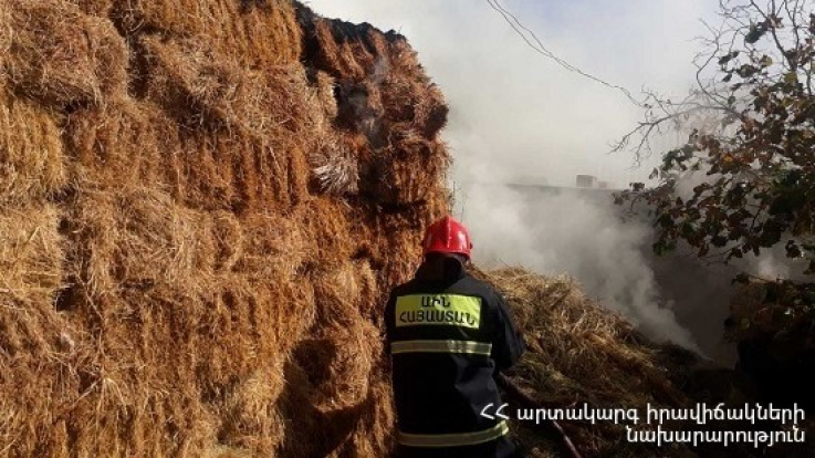 Նոր Եզնկա գյուղում անասնակեր է այրվել
