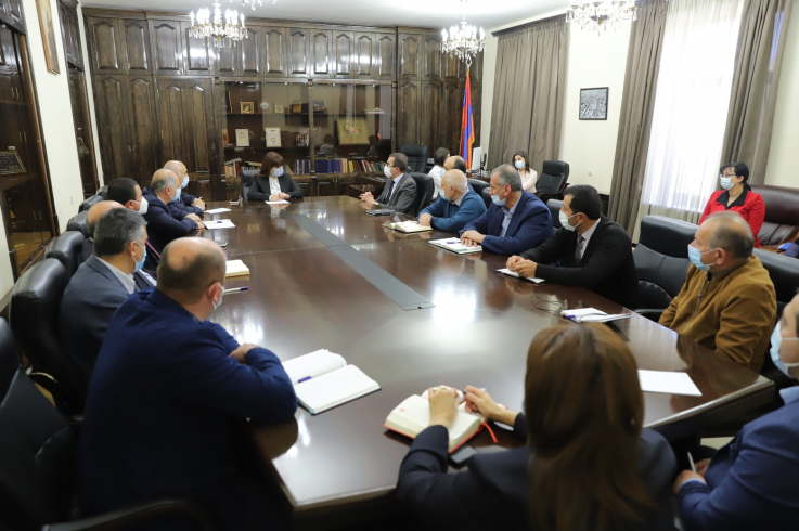 Մեր բոլորի ջանքերը պետք է միտված լինեն մարզի հիմնահարցերի լուծմանը. Նազելի Բաղդասարյանն առաջին խորհրդակցությունն է անցկացրել Շիրակի մարզպետարանում