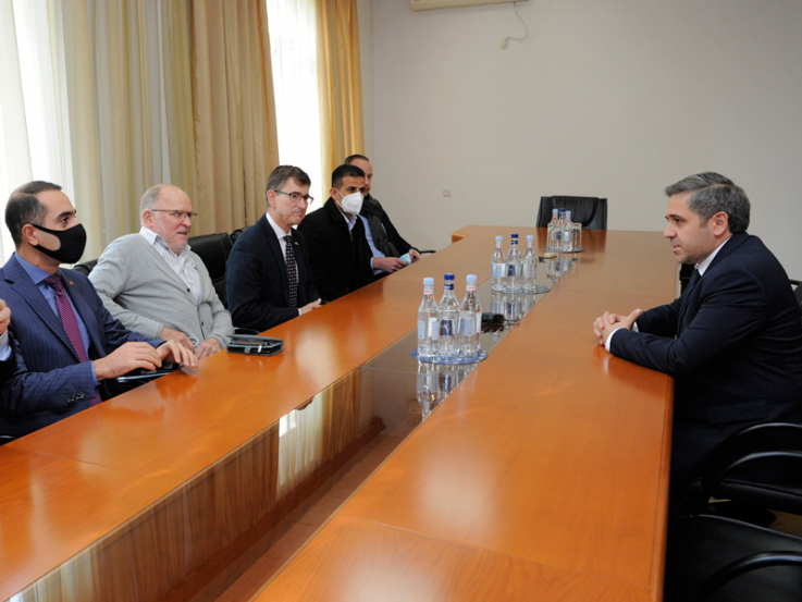 ՀՖՖ նախագահը հանդիպել է լեգենդար ֆուտբոլիստ, Էյնդհովենում Հայաստանի պատվավոր հյուպատոս Վիլլի Վան դե Կերխոֆին