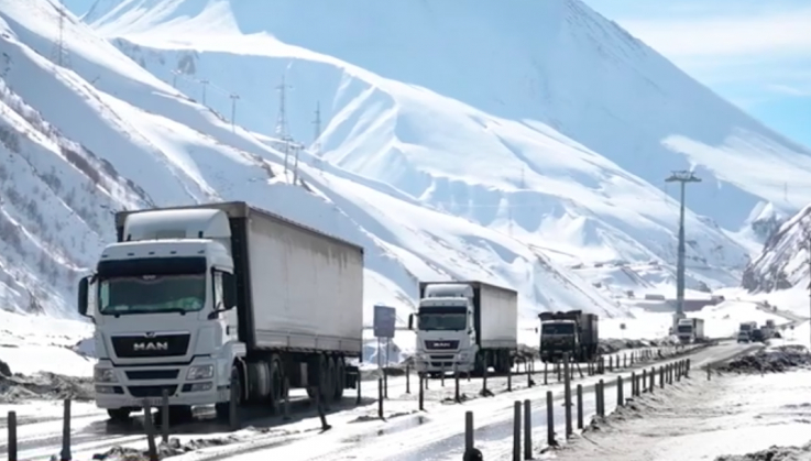 Վատ եղանակի պատճառով Վրաստանի ռազմական ճանապարհը փակ է ծանր բեռնափոխադրումների համար