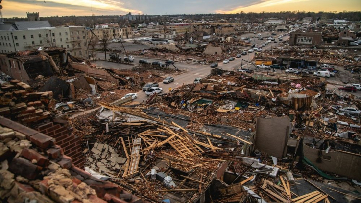 Կենտուկիի նահանգապետն ասում է, որ փրկարարները շաբաթ օրվանից գործարանի փլատակների տակ ողջ մնացած չեն գտել