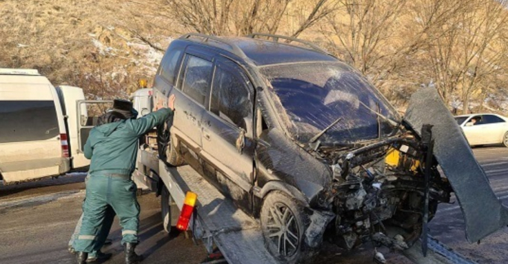 Երևան-Մեղրի ճանապարհին ավտովթար է տեղի ունեցել․ վարորդներն ու ուղեւորները հոսպիտալացվել են Արարատ քաղաքի ԲԿ